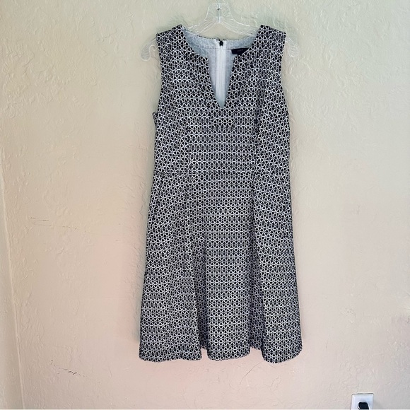 J. Crew Contrast Eyelet Fit & Flare Dress Black White Size 10 - Picture 4 of 7